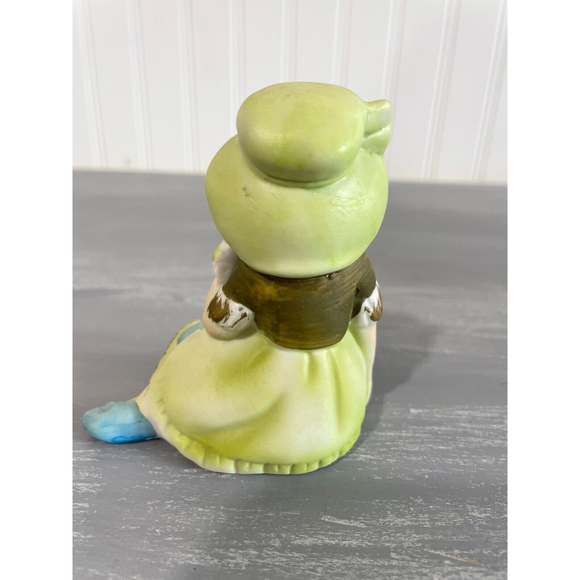 Vintage 4” Porcelain Sitting Girl Figurine Holding Flower Ceramic 3871 - Picture 4 of 8